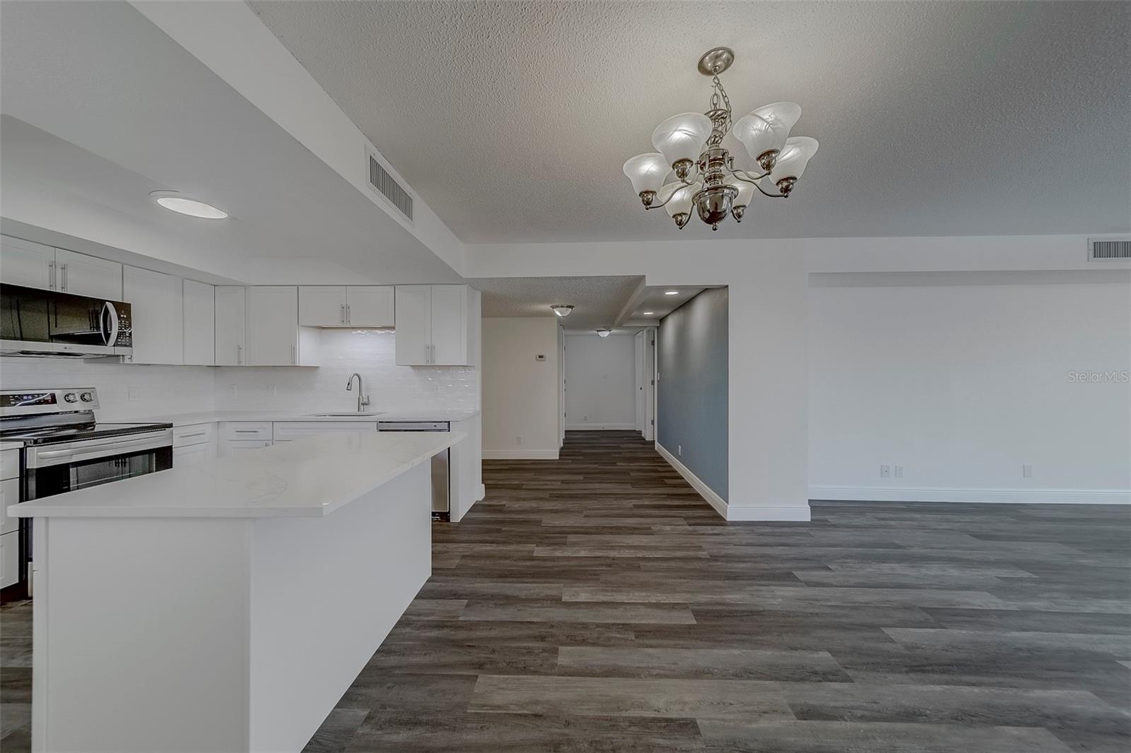 100 OAKMONT LANE 504