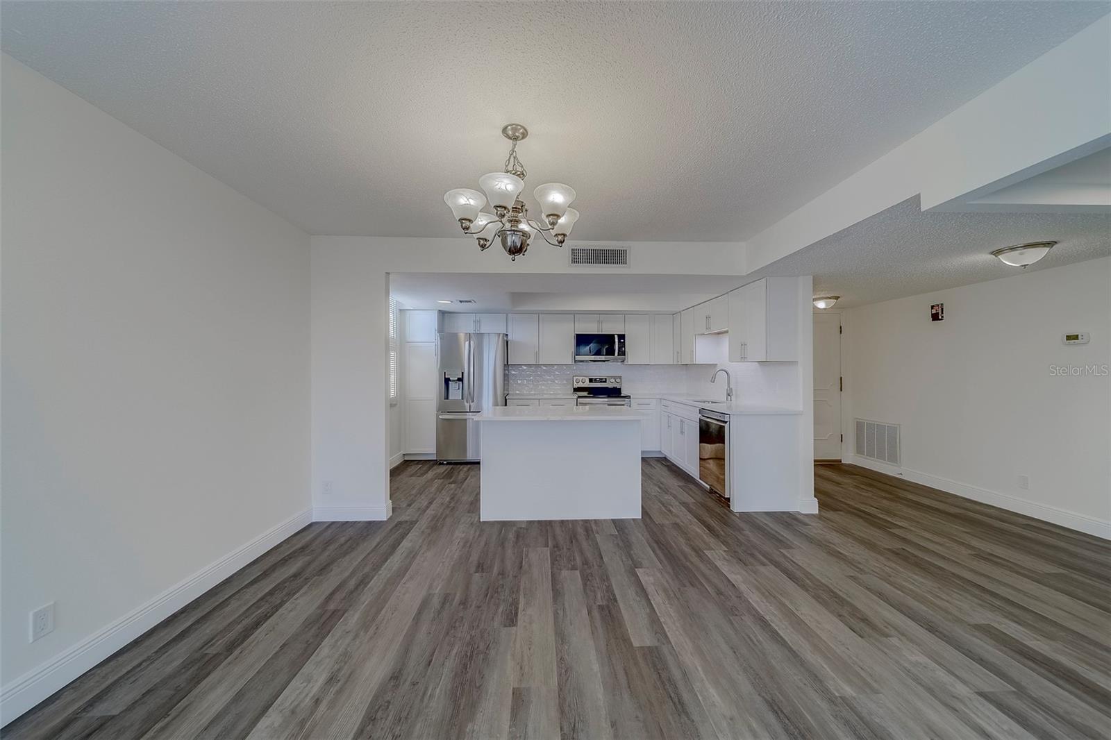 100 OAKMONT LANE 504