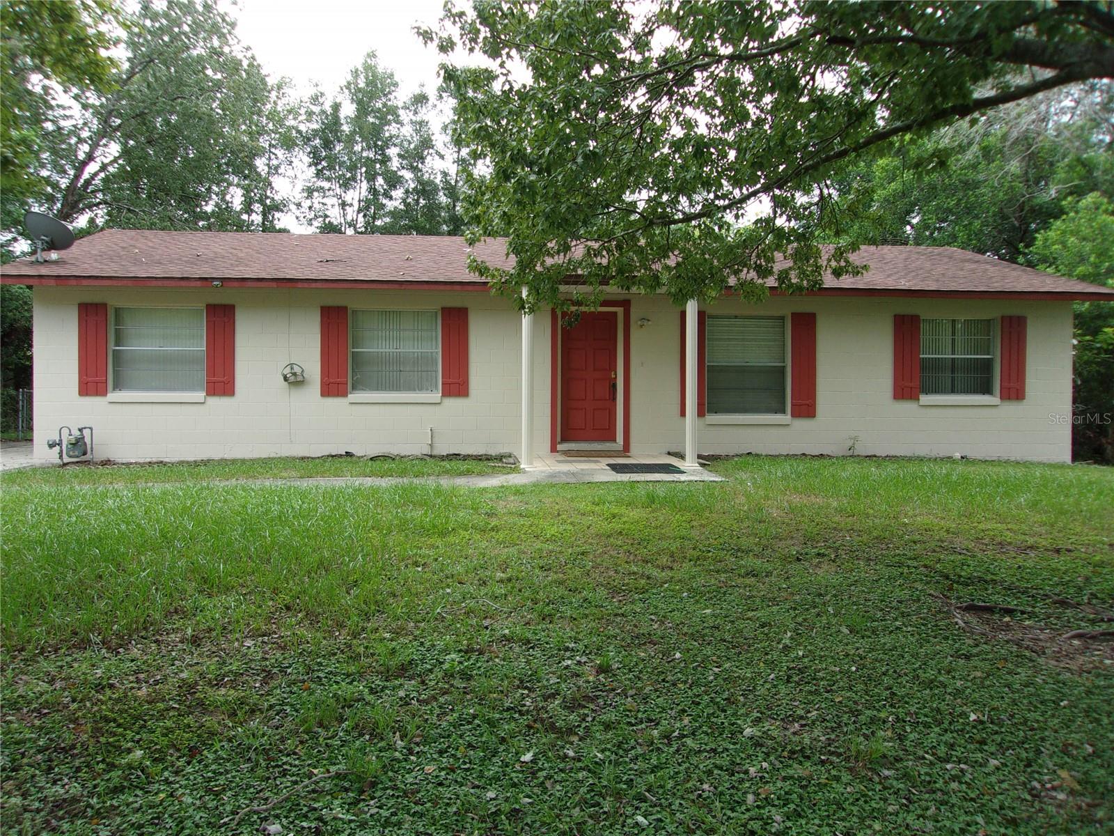 3/2 concrete block home in Ocala Heights. On a dead end street. Home has ceramic tile floors throughout-no carpet. Freshly painted. Great location close to shopping, parks, whatever you may need. Come take a look and make it your own. It is a blank canvas waiting for your creativity and personal touch.