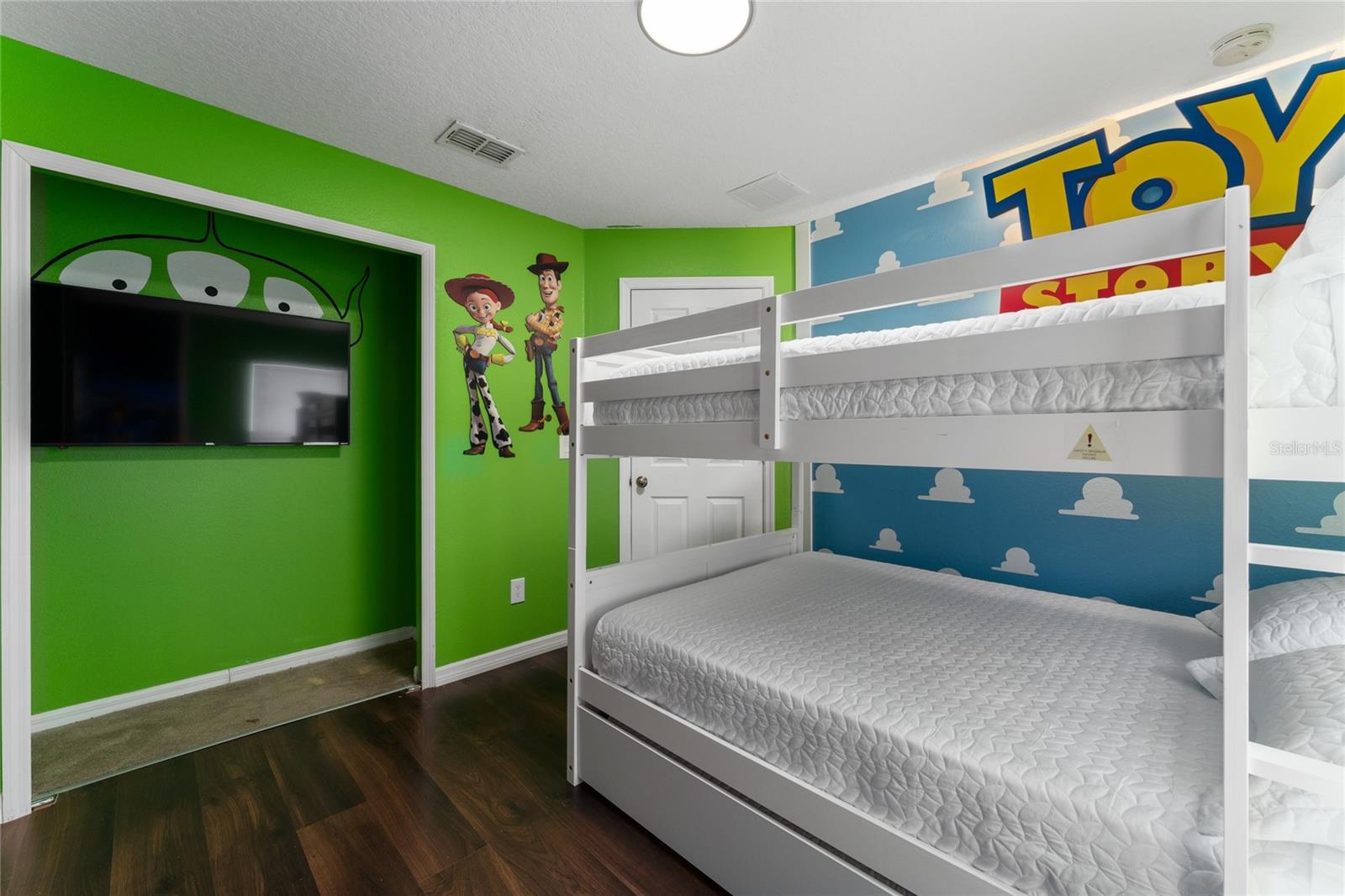 CRYSTAL COVE RESORT - Residential