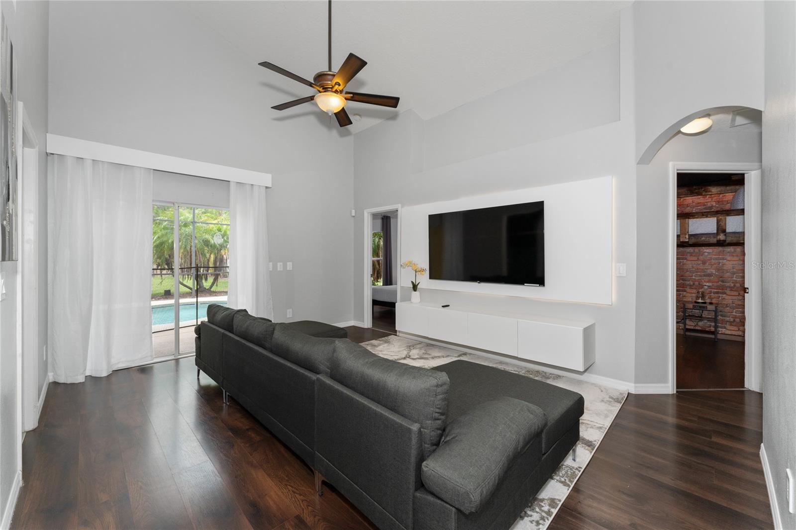 CRYSTAL COVE RESORT - Residential