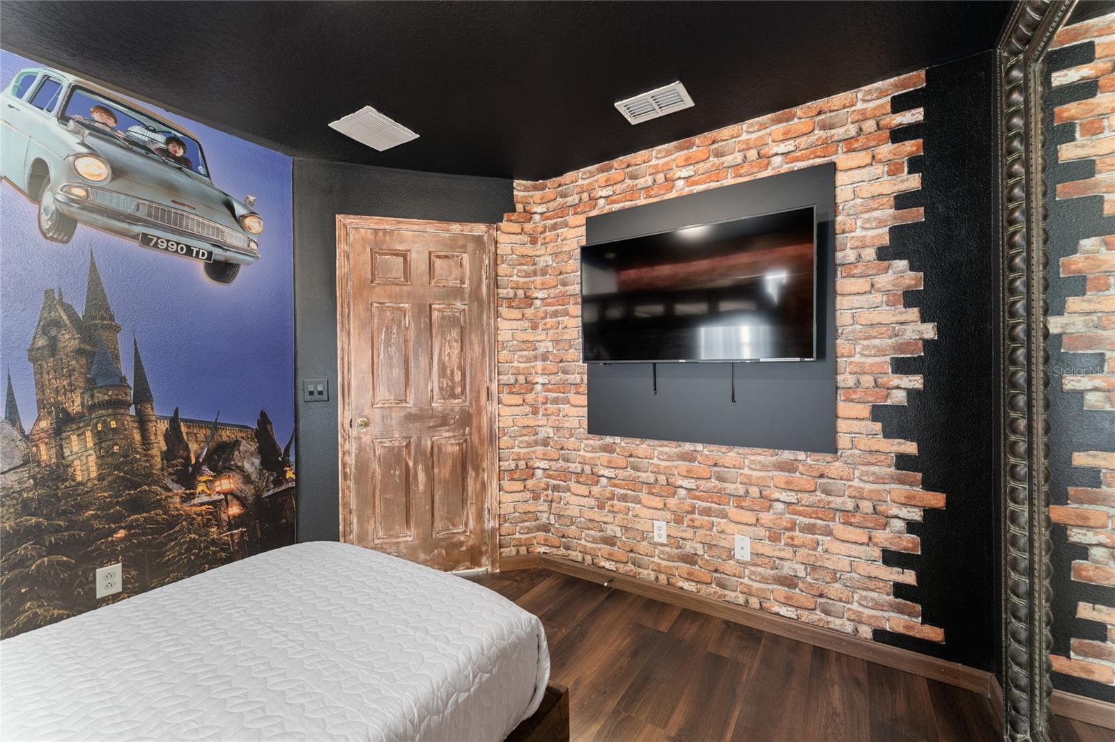CRYSTAL COVE RESORT - Residential