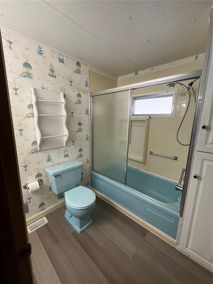 TROPIC ISLES MOBILE HOME ESTATES - Residential Lease