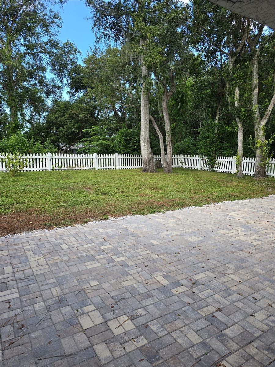SHADOW OAKS - Residential