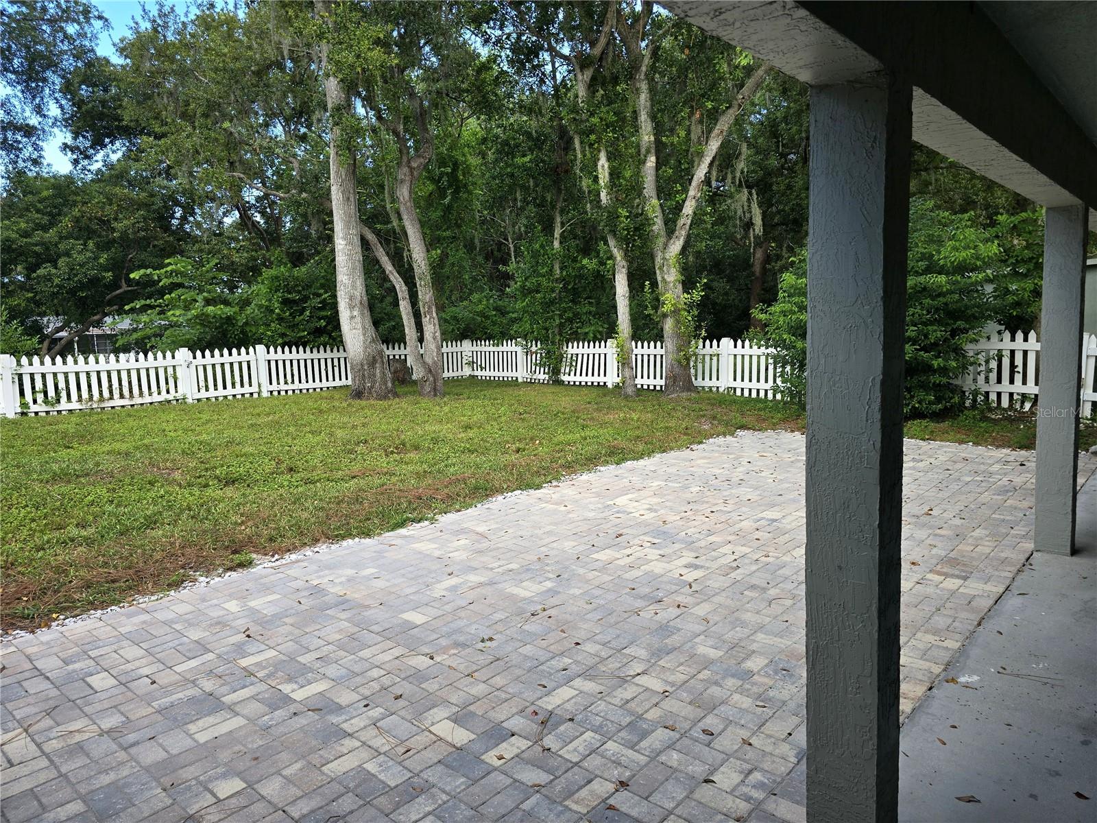SHADOW OAKS - Residential