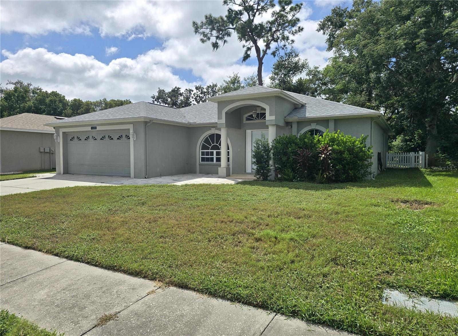 SHADOW OAKS - Residential