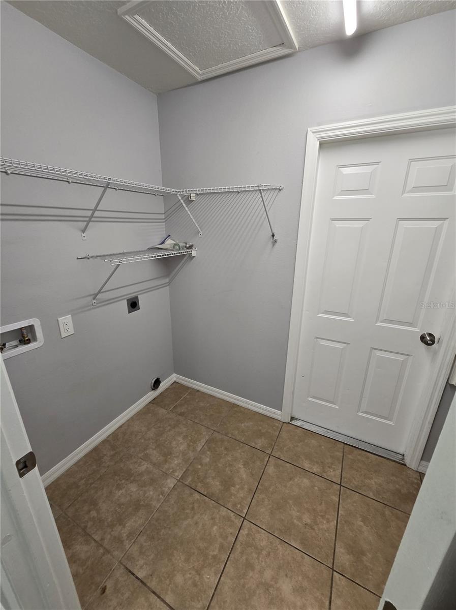 SHADOW OAKS - Residential