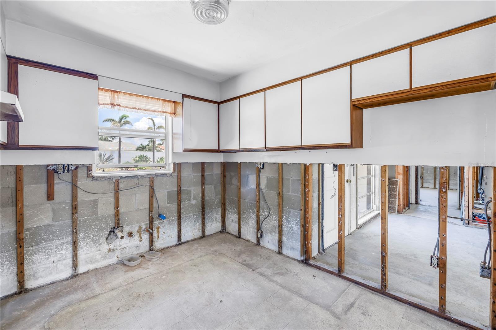 SIESTA MANOR SEC 2 - Residential