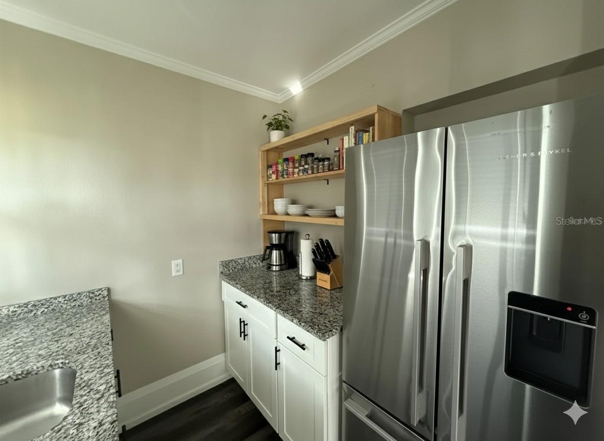 LAKE VIEW SUB - Residential Lease