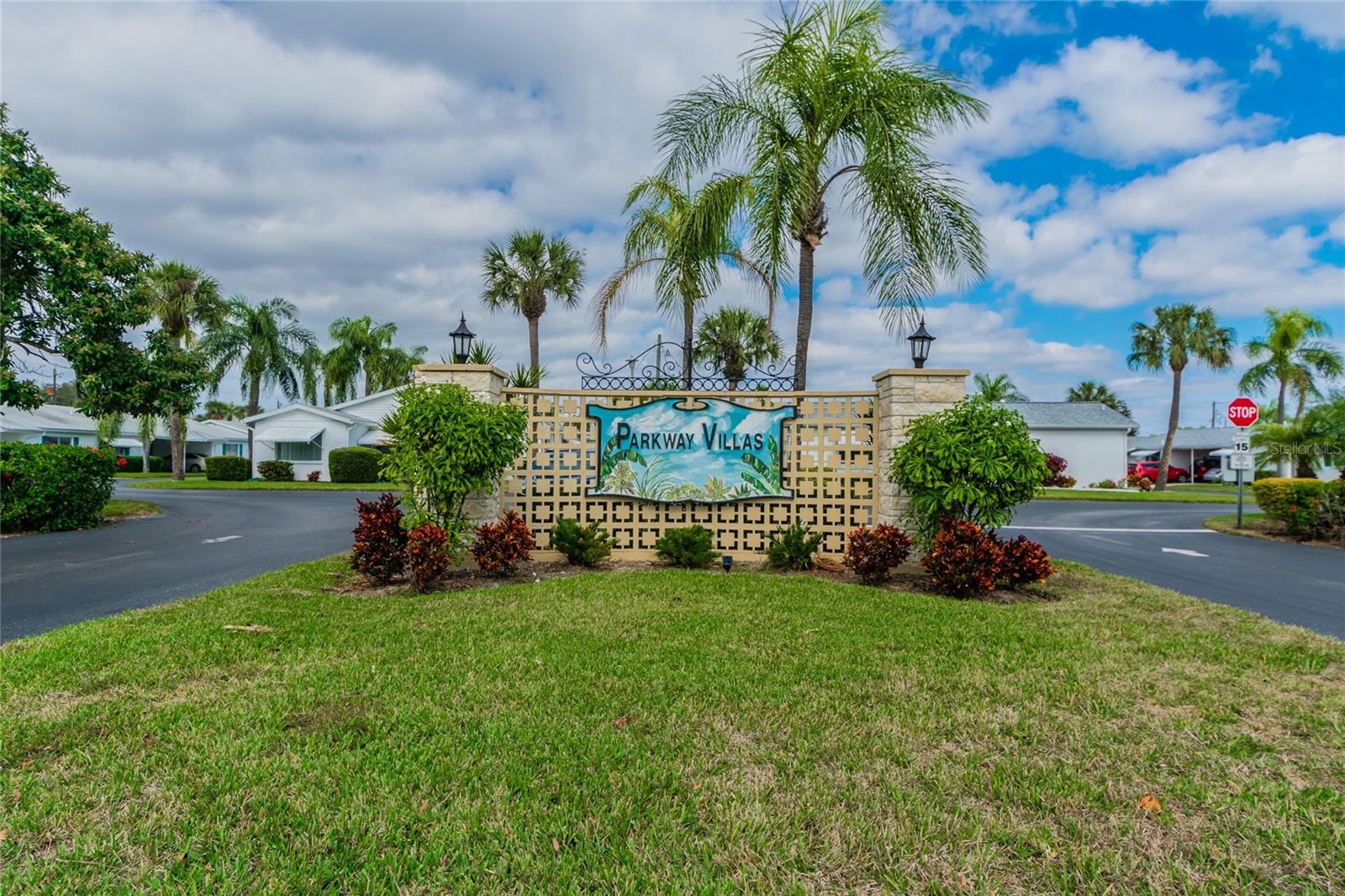PARKWAY VILLAS - Residential