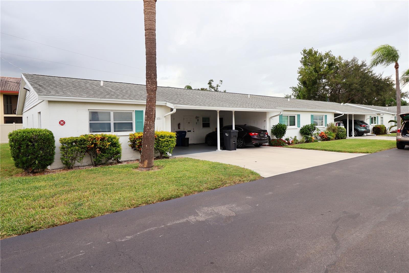PARKWAY VILLAS - Residential