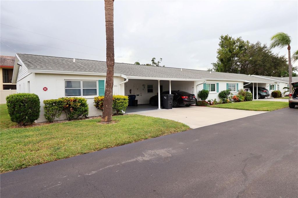 Photo of 5981 Hibiscus Drive, Bradenton, FL 34207 (MLS # A4667407)