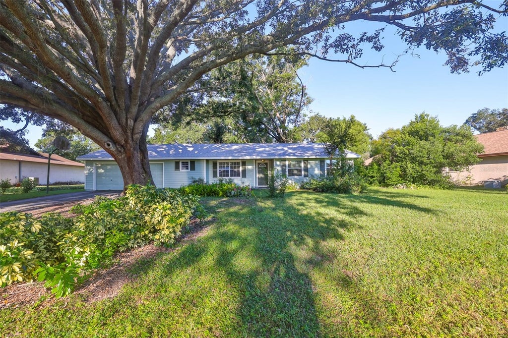 Photo of 306 Hollowtree Drive, Seffner, FL 33584 (MLS # TB8431598)