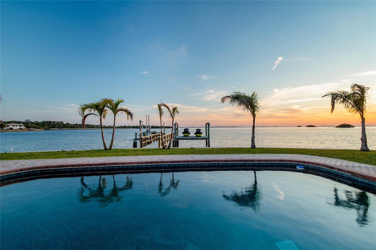 200 DRIFTWOOD DRIVE W