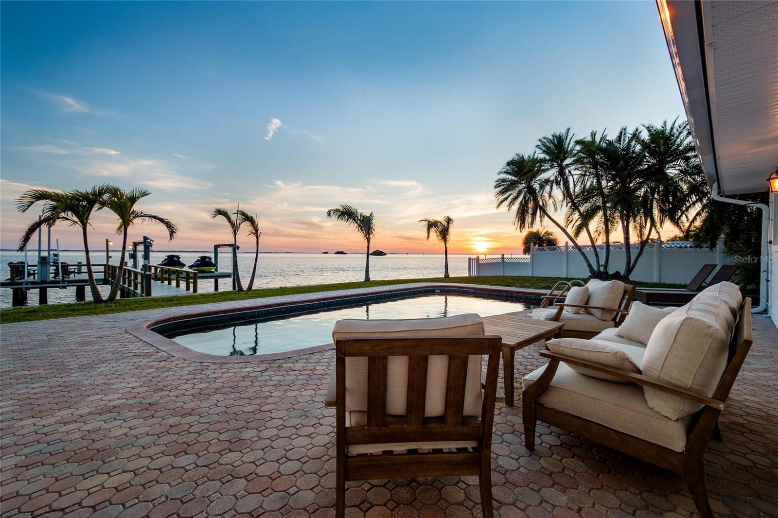 200 DRIFTWOOD DRIVE W