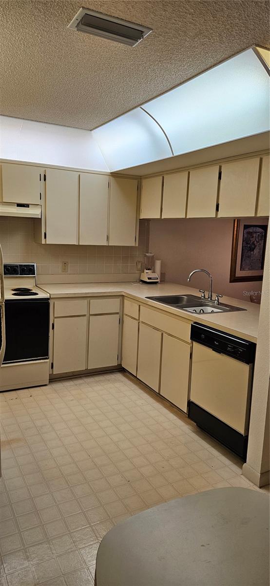 12027 HOOSIER COURT 201