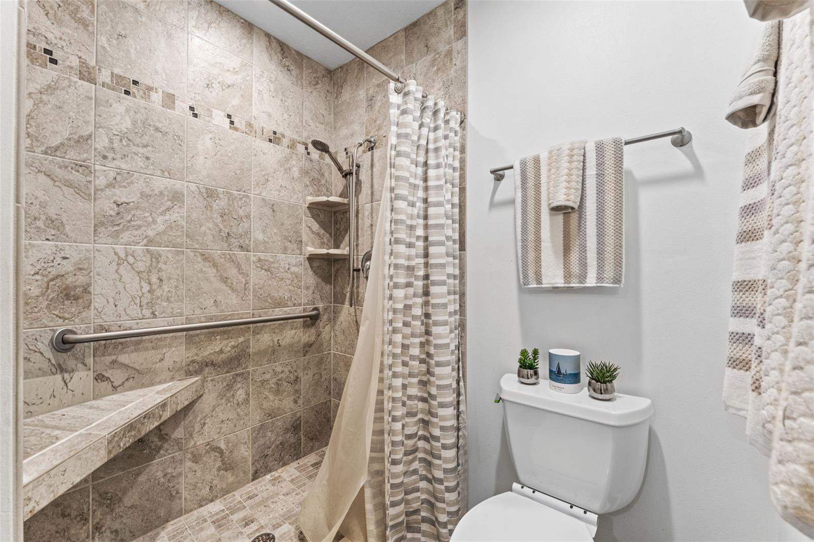 VENEZIA UNIT 02 - Residential