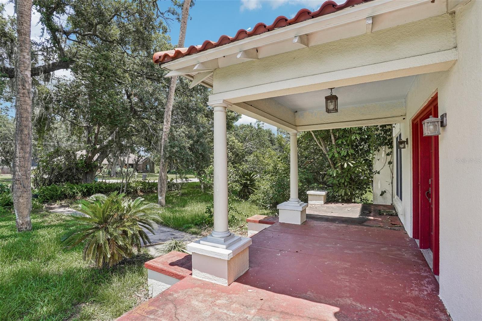 302 E OAKLAND AVENUE