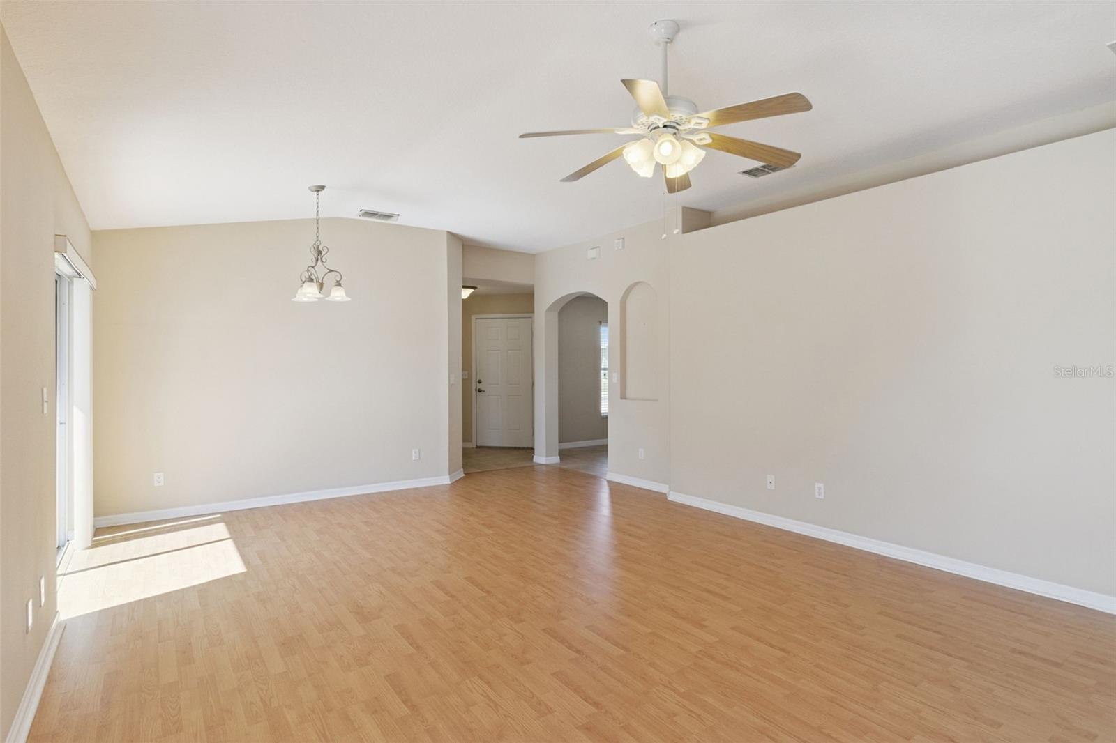 TRADITIONS PH 01 - Residential