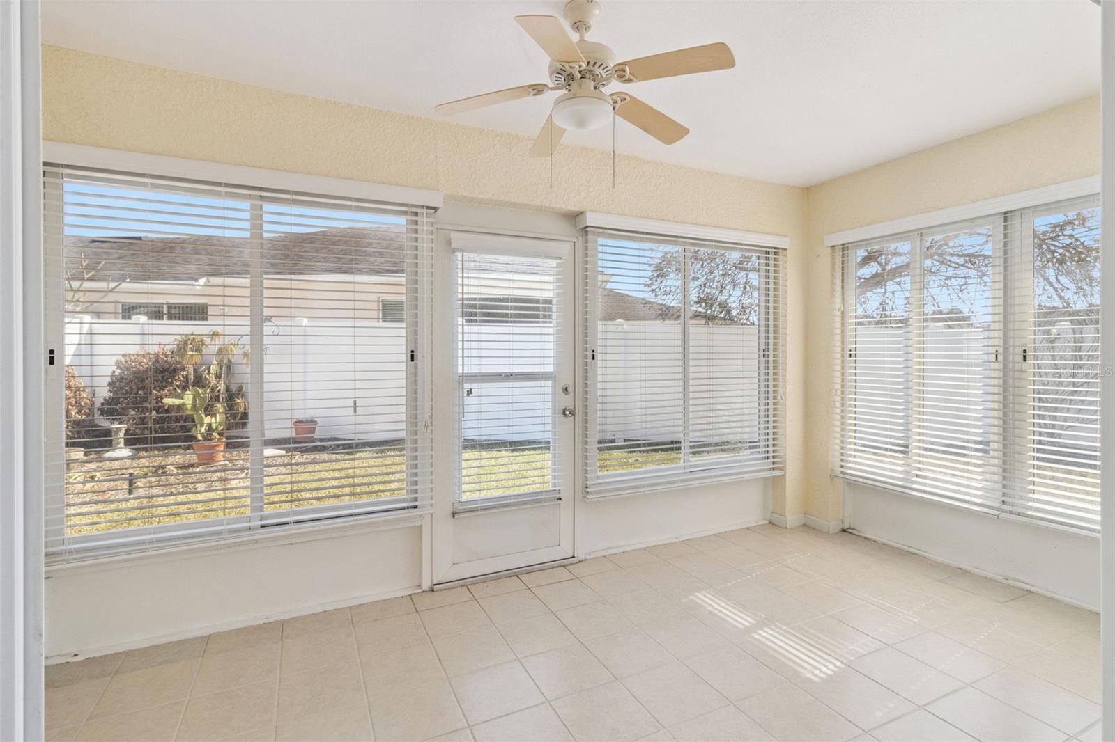 TRADITIONS PH 01 - Residential