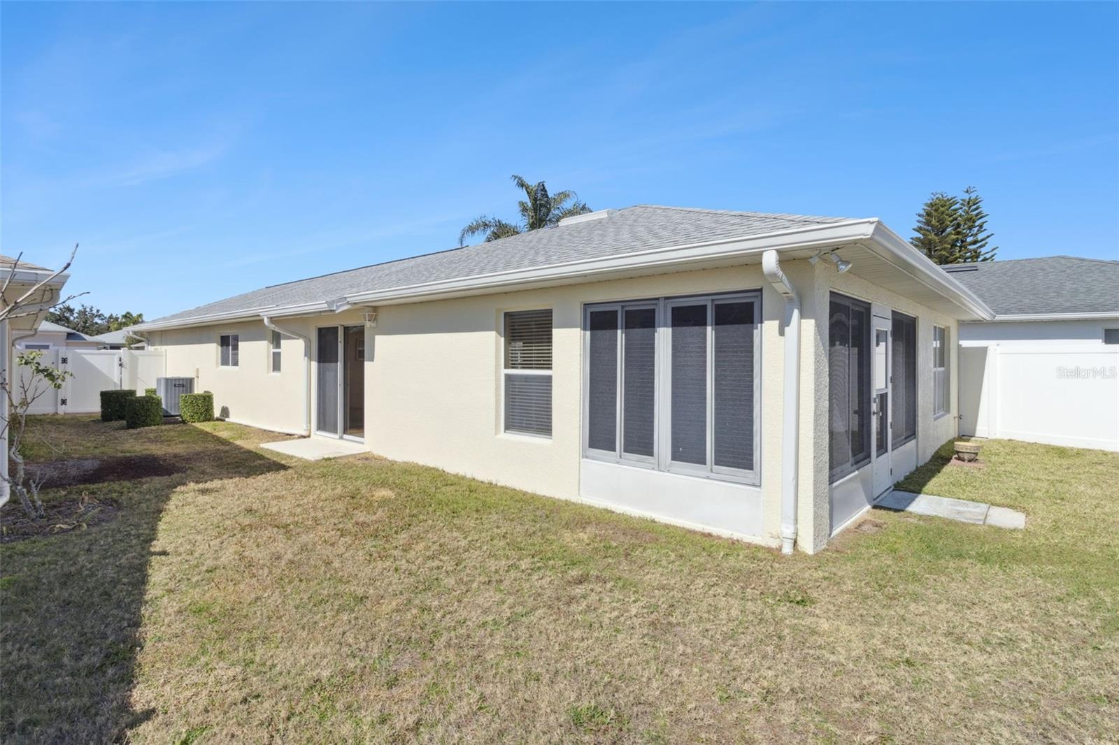 TRADITIONS PH 01 - Residential