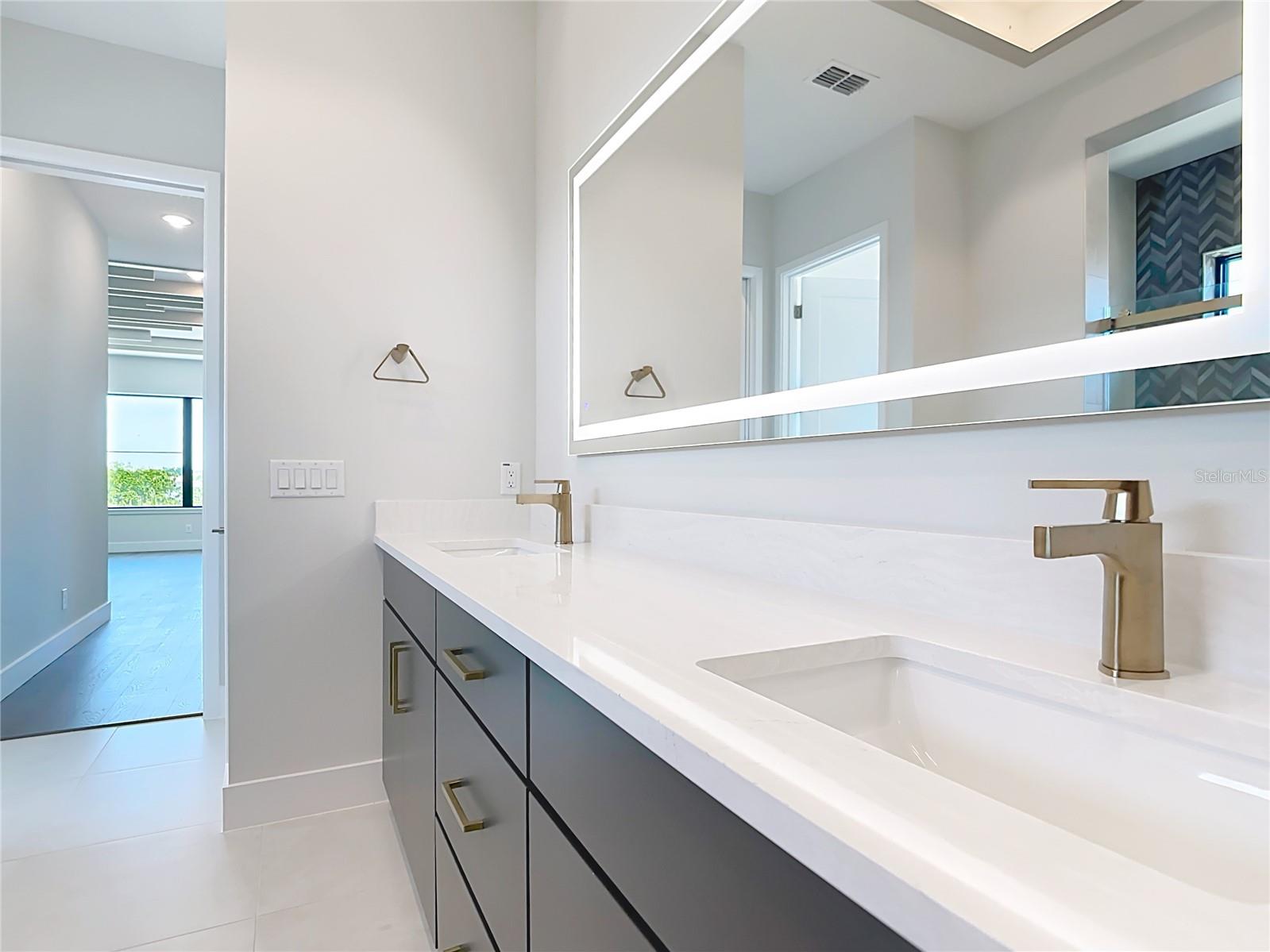 REUNION WEST - Residential