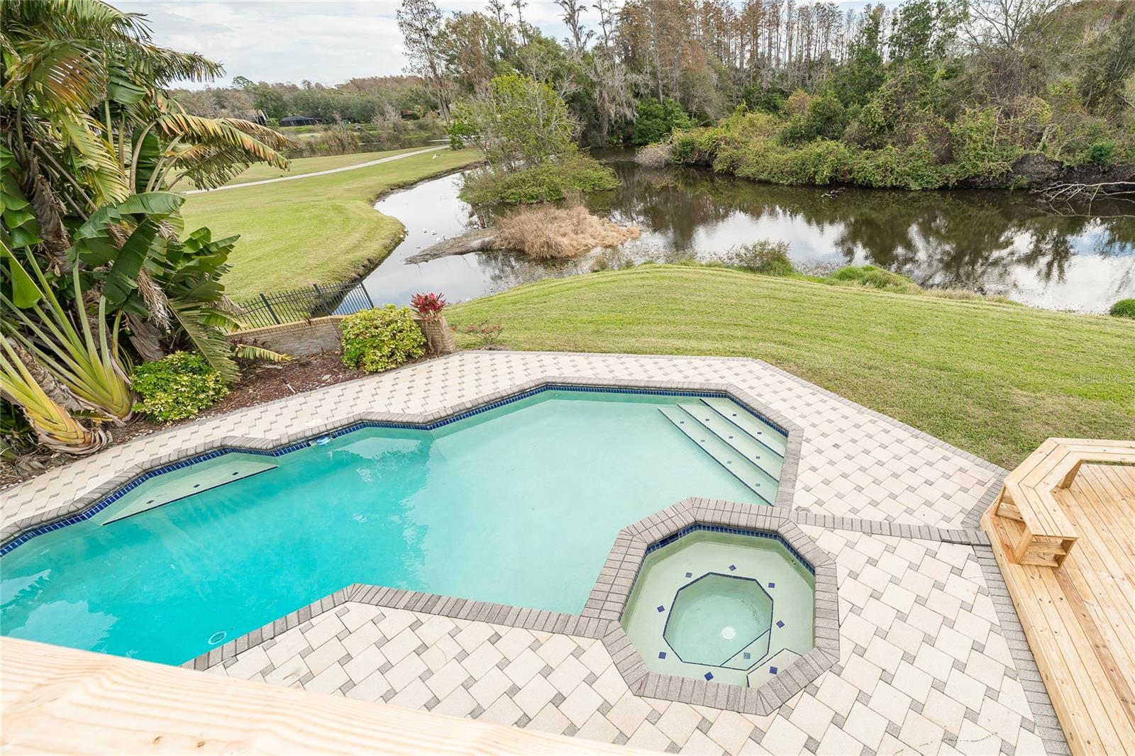 CARROLLWOOD VILLAGE SEC ON - Residential