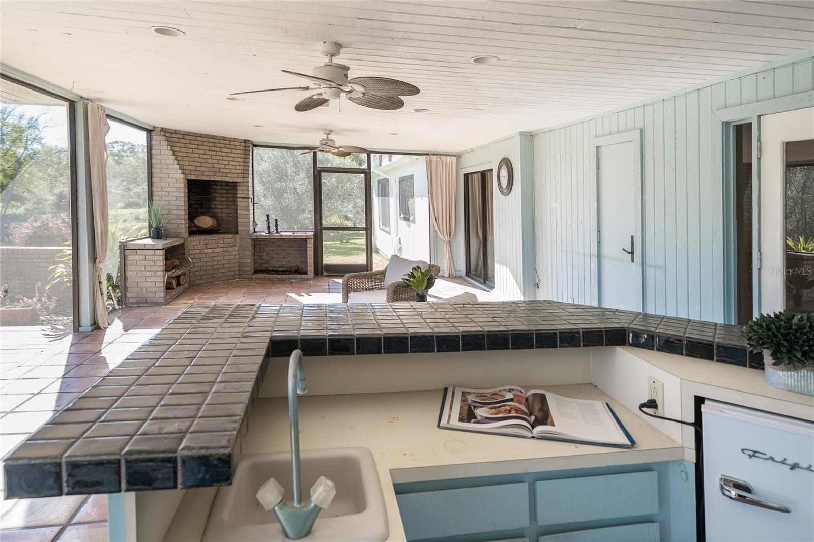 CARROLLWOOD VILLAGE SEC ON - Residential