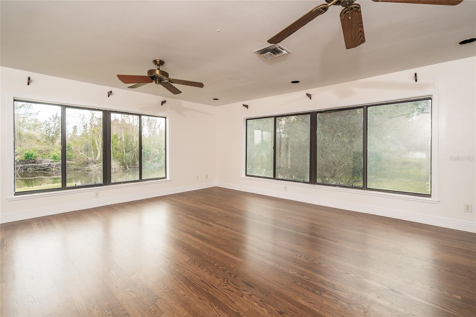 CARROLLWOOD VILLAGE SEC ON - Residential