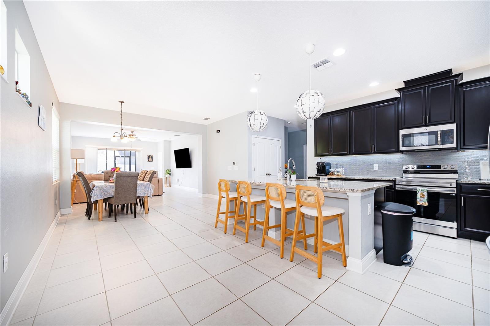 SUMMERLAKE GRVS - Residential