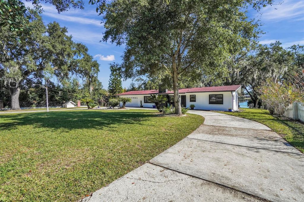 Photo of 733 Overlook Drive, Apopka, FL 32703 (MLS # O6362439)