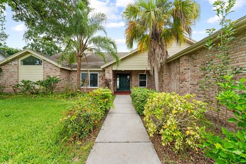 A home in VALRICO