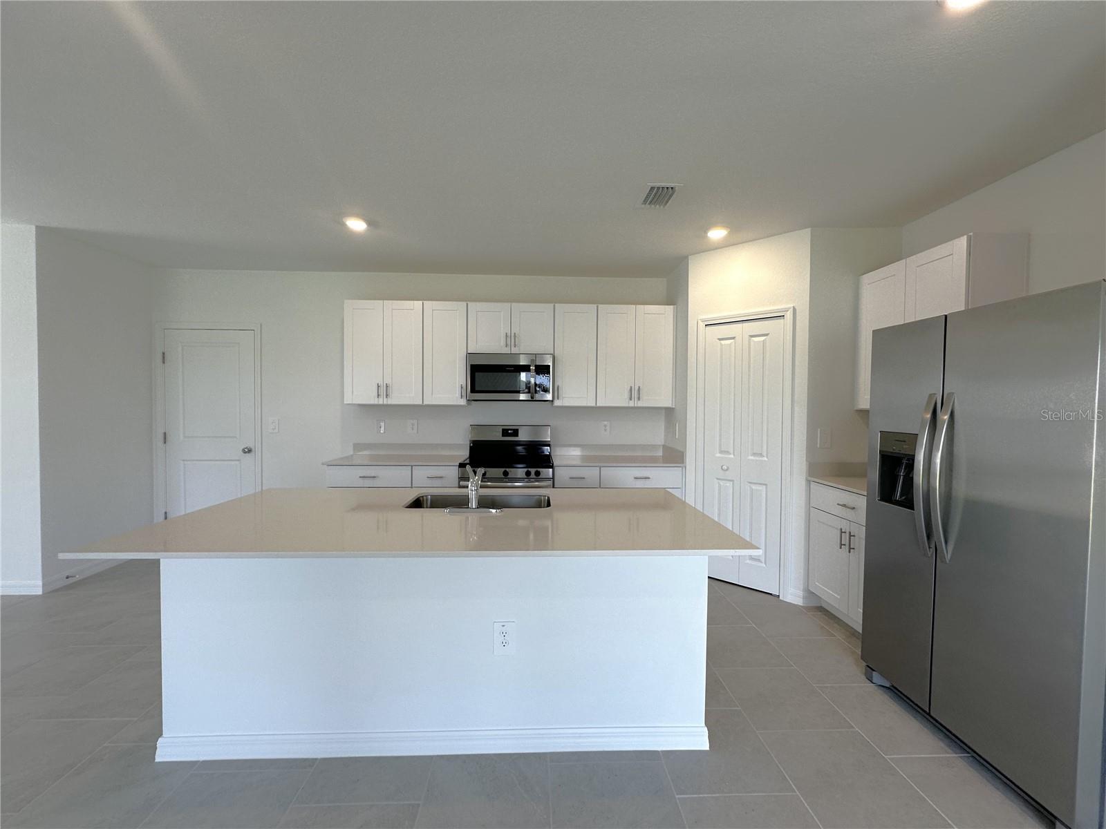 WILLOW - Residential Lease