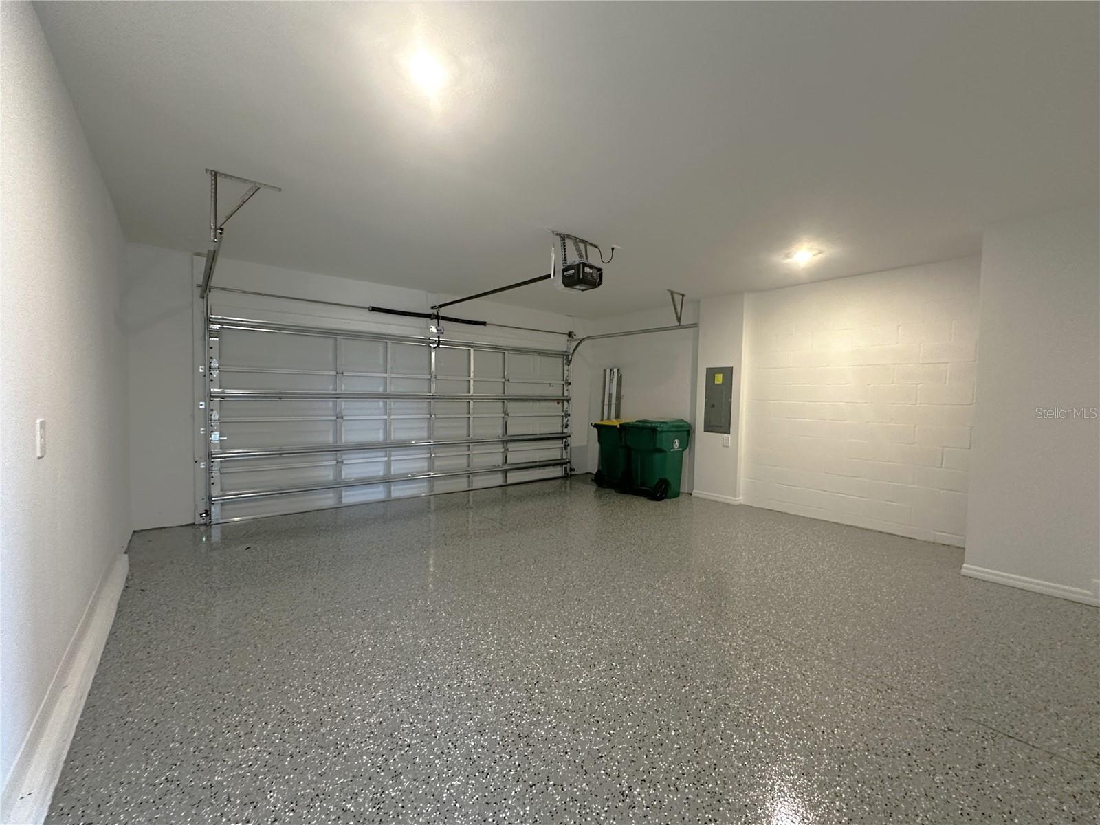 WILLOW - Residential Lease