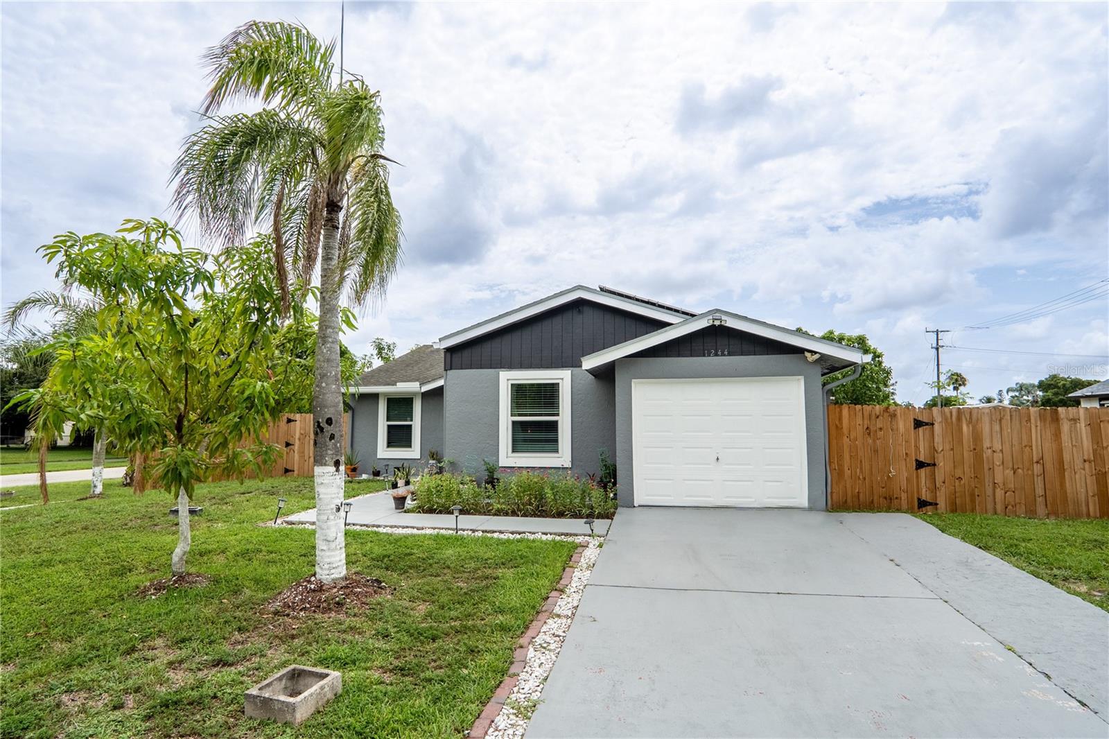 1244 GRANDVIEW CIRCLE