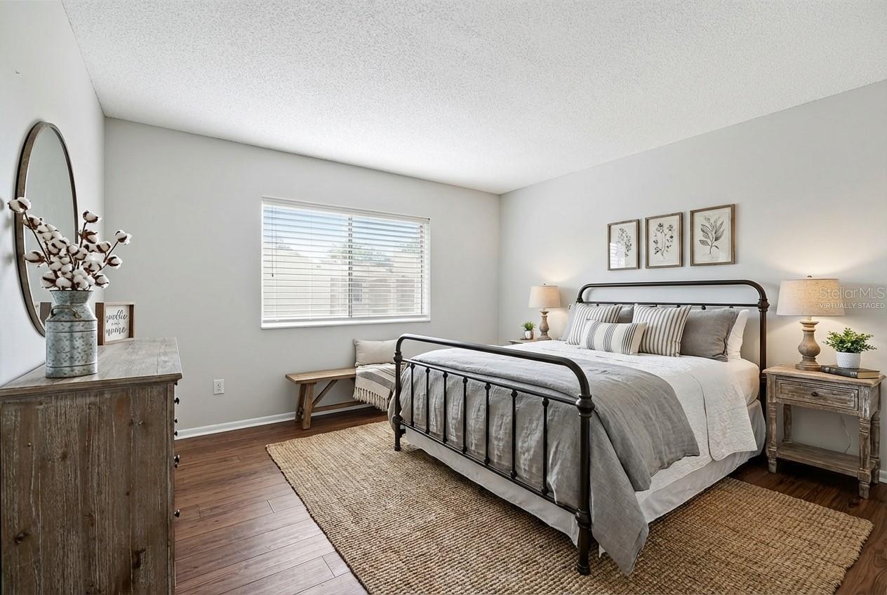 OXFORD SQUARE CONDO - Residential