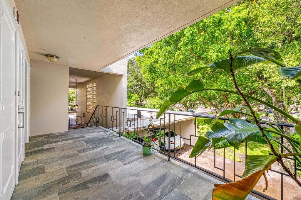 Photo of 16 Country Club Drive #16, Largo, FL 33771 (MLS # TB8546394)