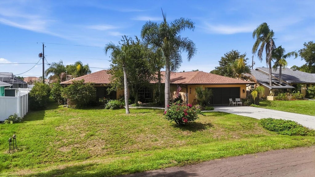 Photo of 925 N Boundary Road, Englewood, FL 34223 (MLS # D6148199)