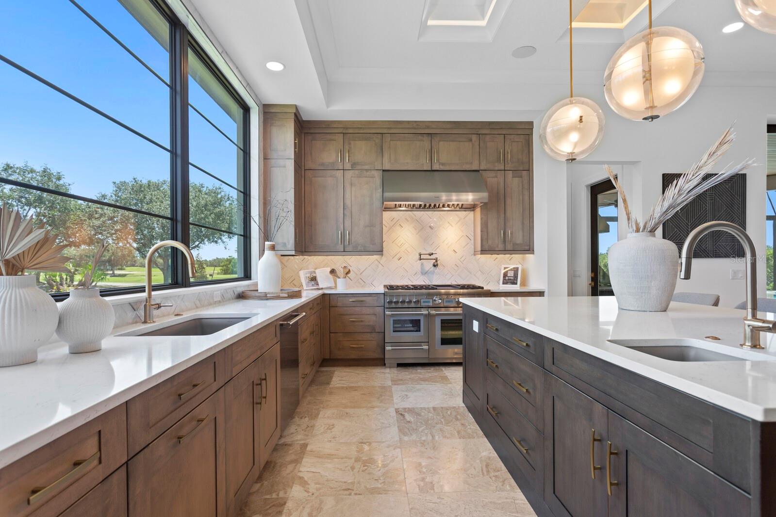 FOUNDERS CLUB - Residential