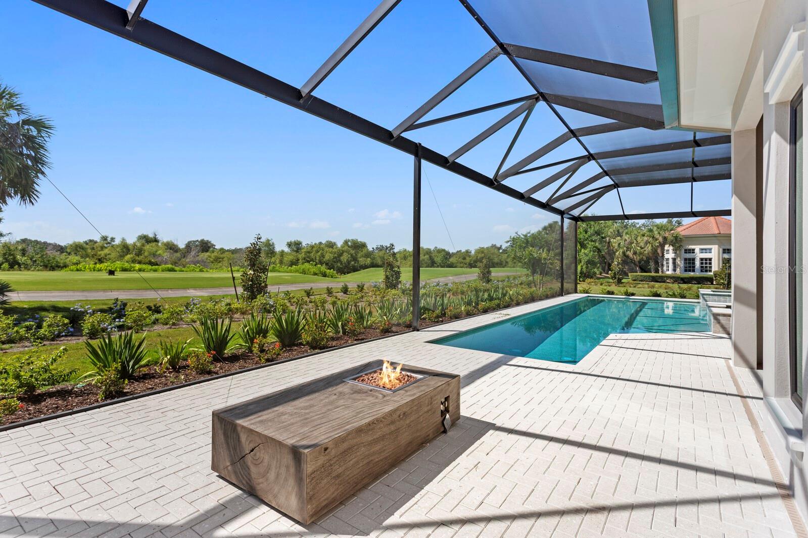 FOUNDERS CLUB - Residential