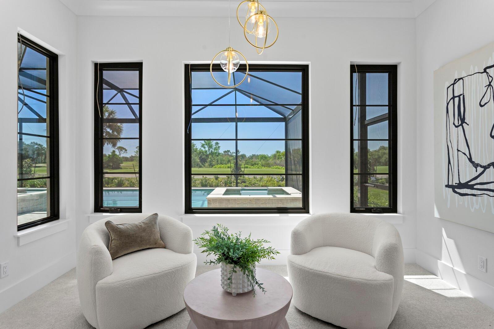 FOUNDERS CLUB - Residential