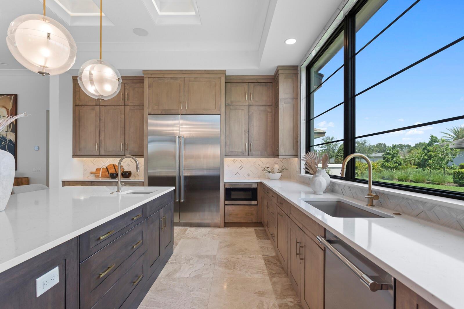 FOUNDERS CLUB - Residential