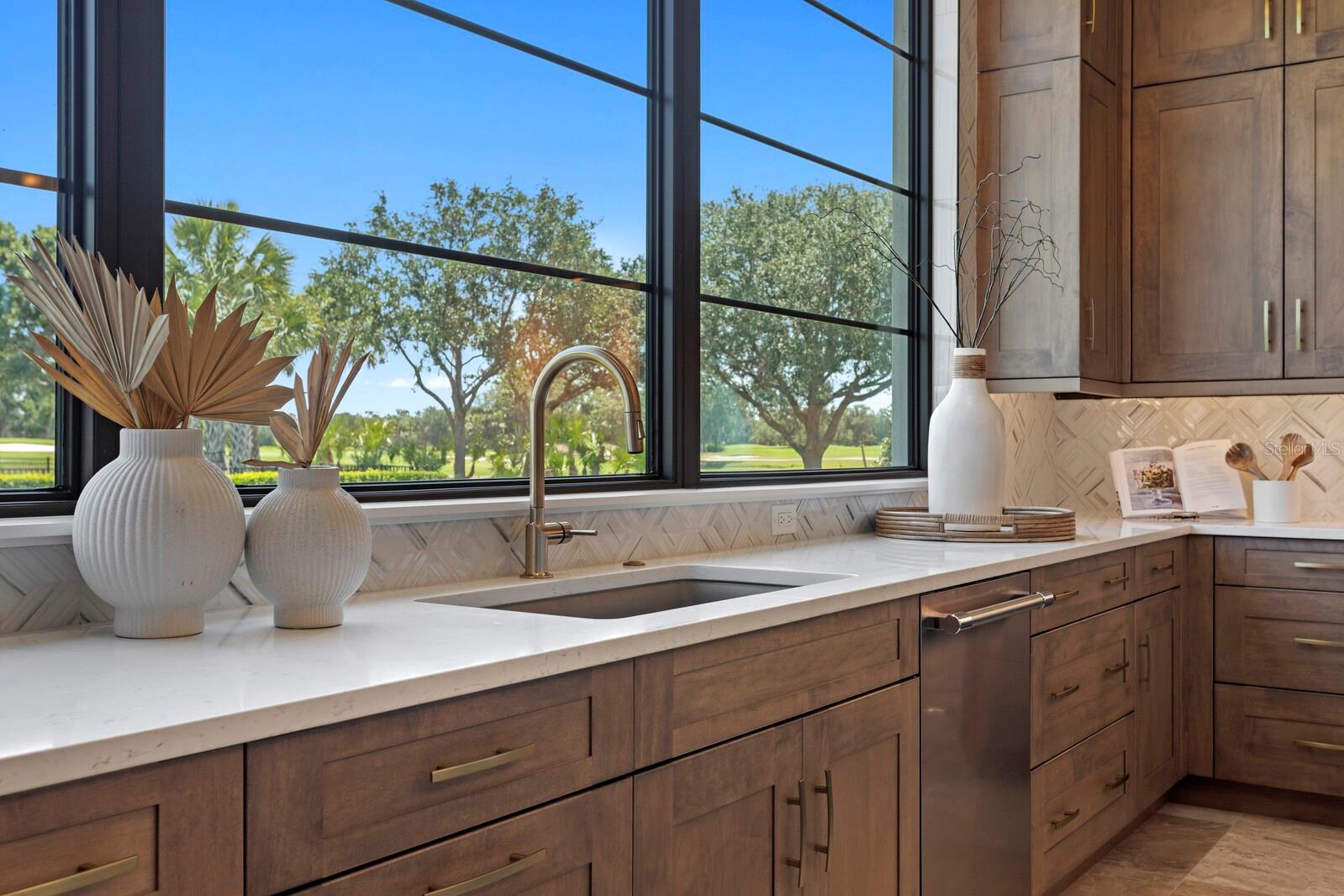 FOUNDERS CLUB - Residential