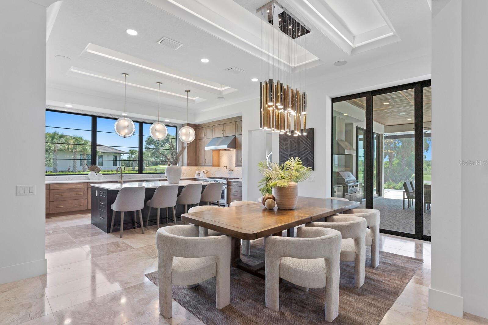 FOUNDERS CLUB - Residential