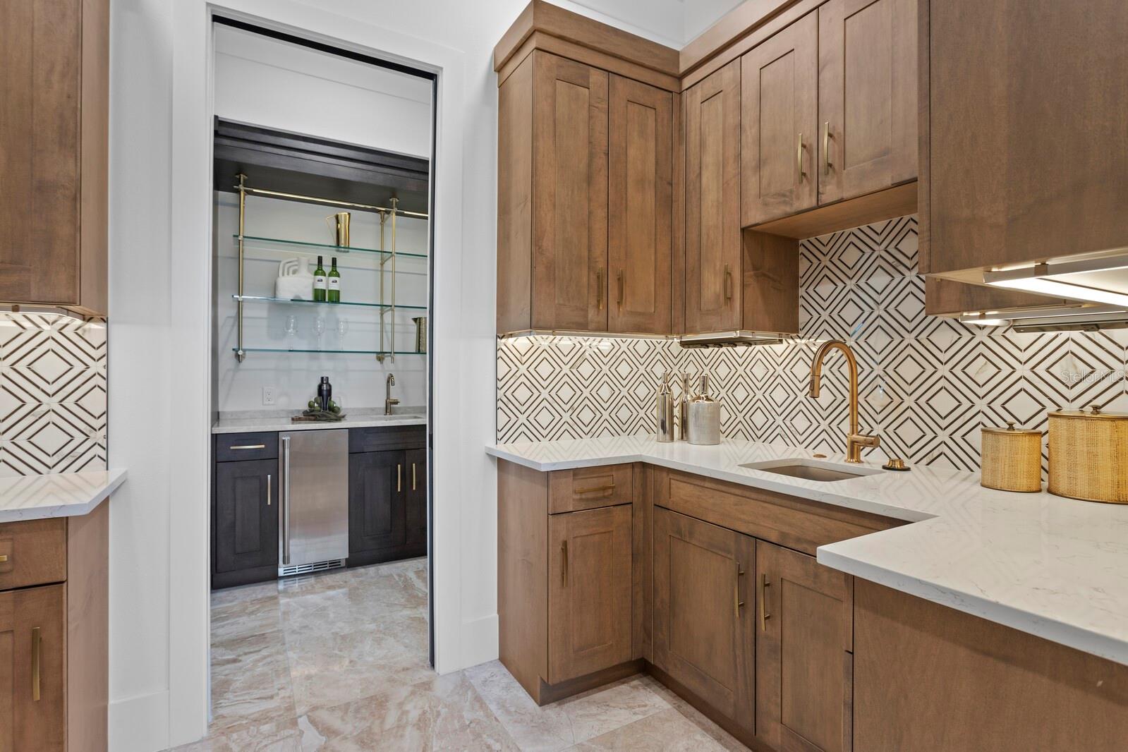 FOUNDERS CLUB - Residential