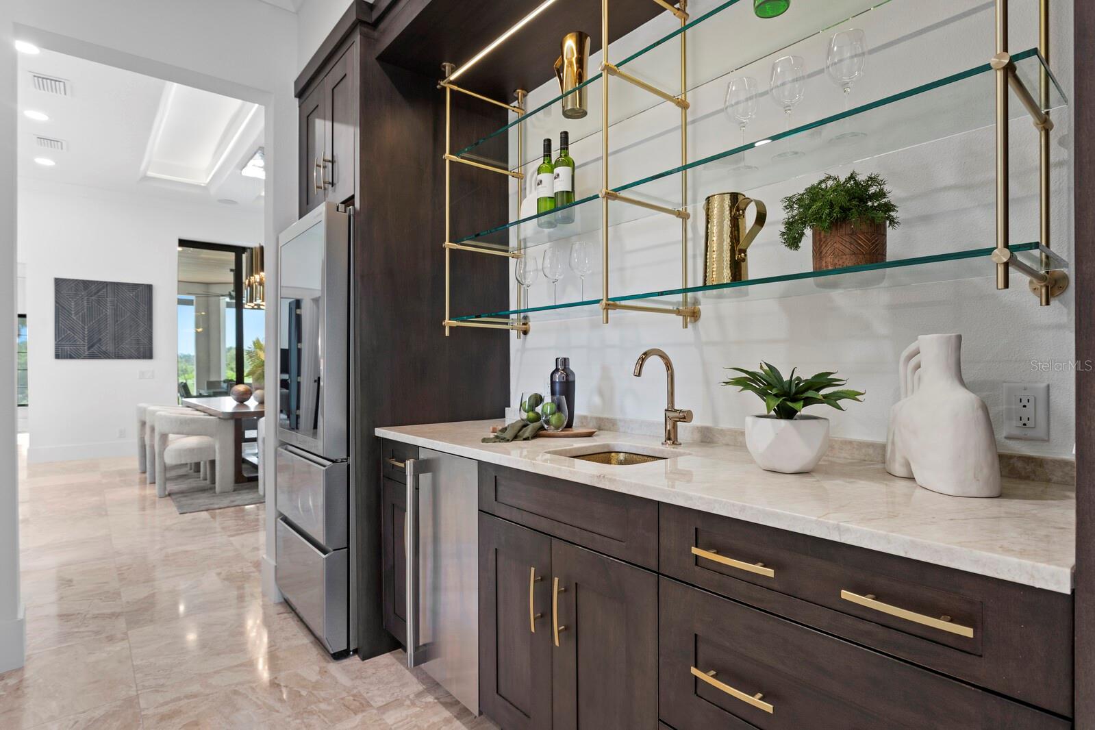 FOUNDERS CLUB - Residential