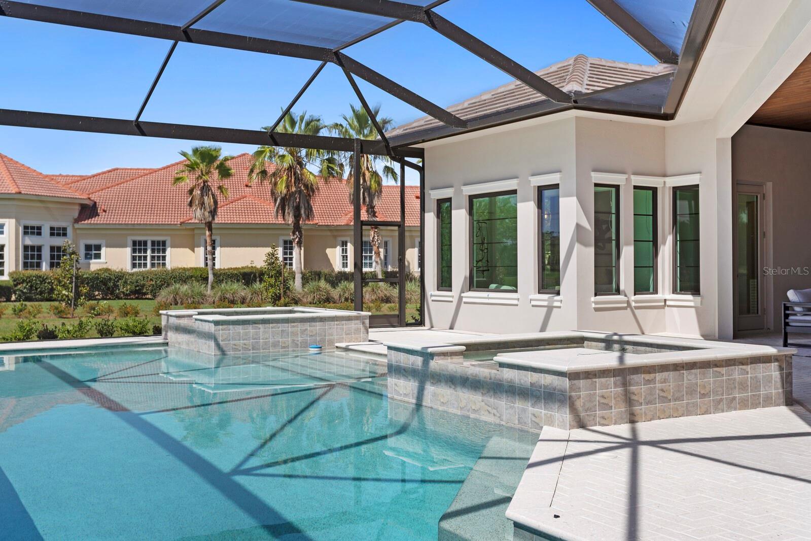 FOUNDERS CLUB - Residential