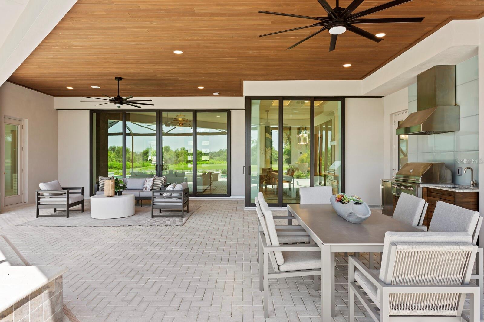 FOUNDERS CLUB - Residential