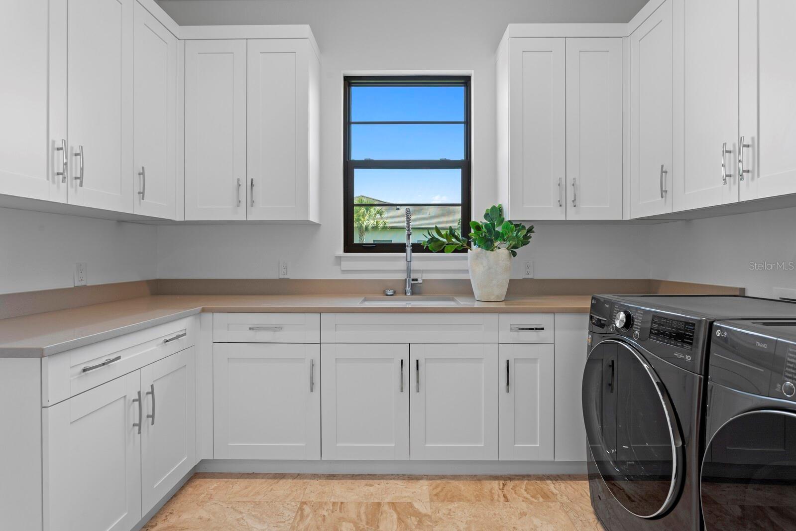 FOUNDERS CLUB - Residential