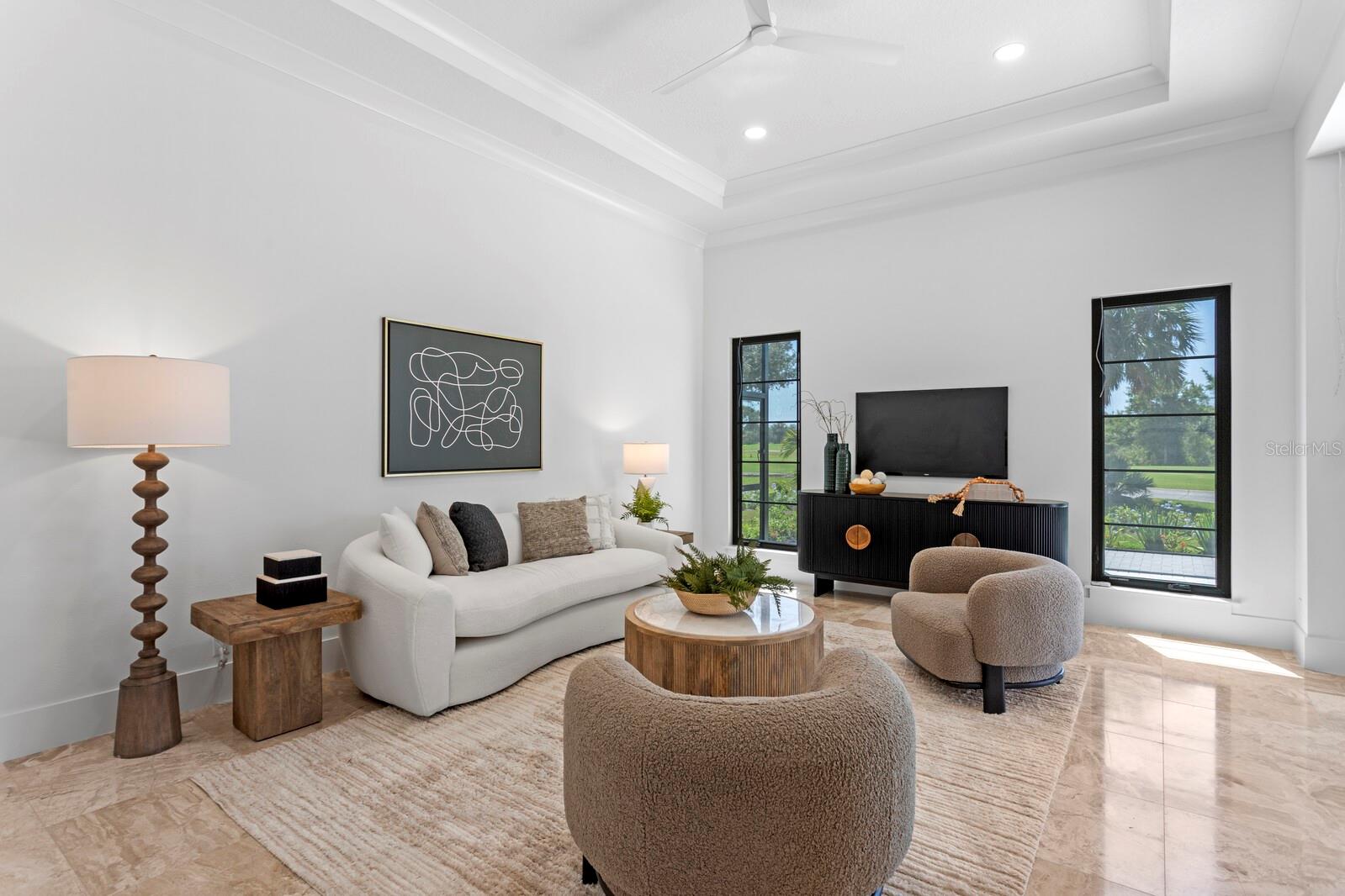 FOUNDERS CLUB - Residential